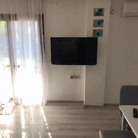 2+1 Apartm With Garden + Balcony , At Ladies * 库萨达斯