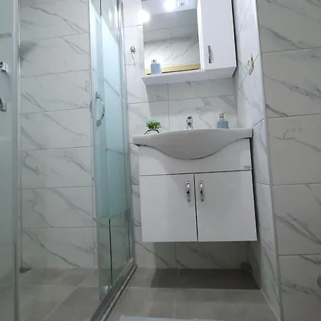 公寓 2+1 Apartm With Garden + Balcony , At Ladies 库萨达斯